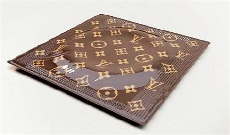 préservatif louis vuitton|Capote Louis Vuitton : le préservatif de luxe .